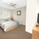 Velly-Modern Light 2Br Moments From Clovelly Beach